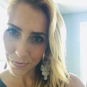 Meet your Posher, Lee-anna